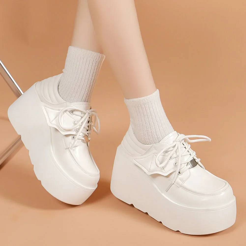 Bottines Blanches Punk à Talons - Image 3