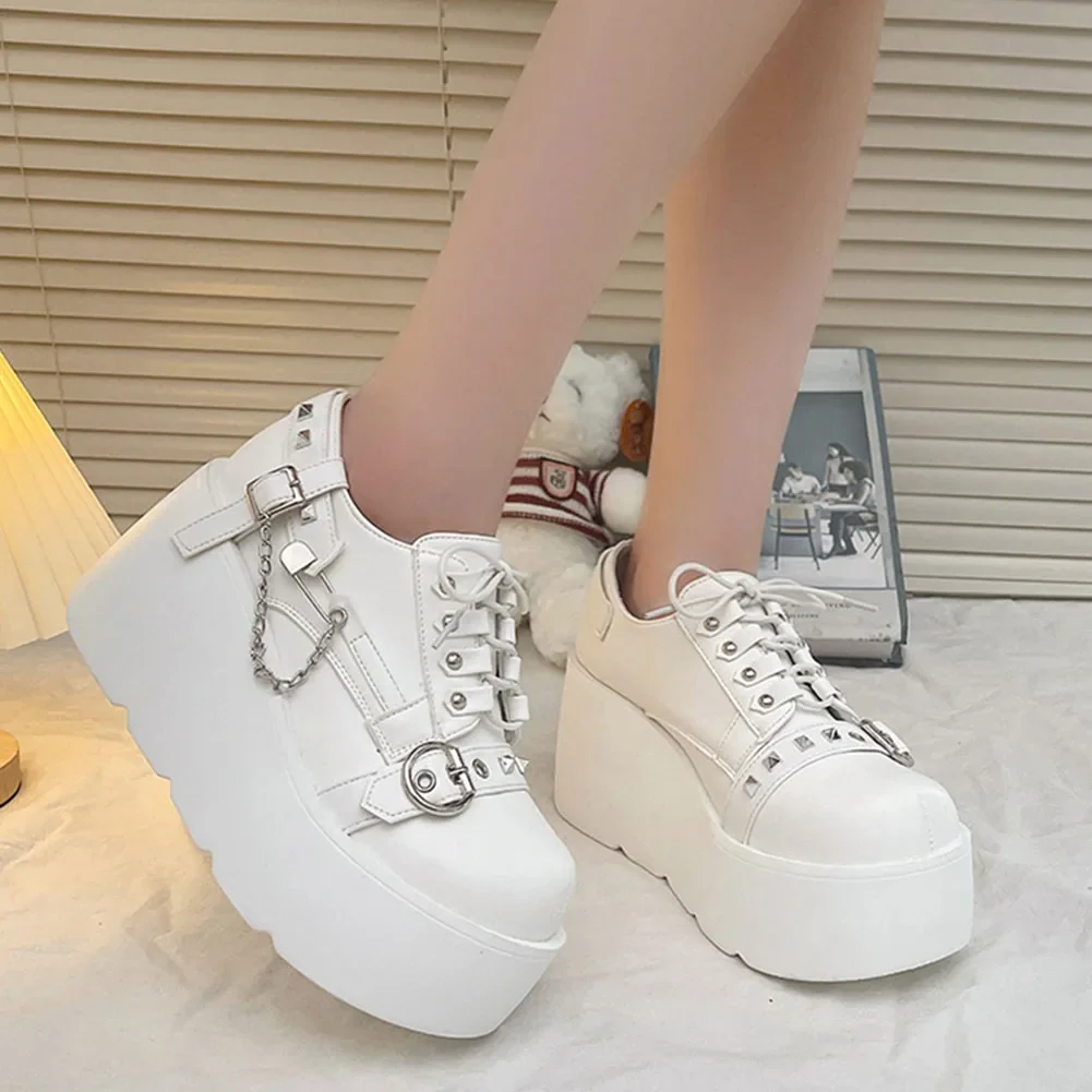 Chaussures Mary Jane Punk à Talons Blanches - Image 2