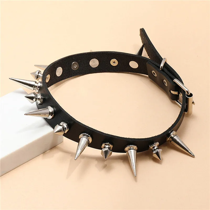 Collier Choker Noir Gothique à Piques - Image 5