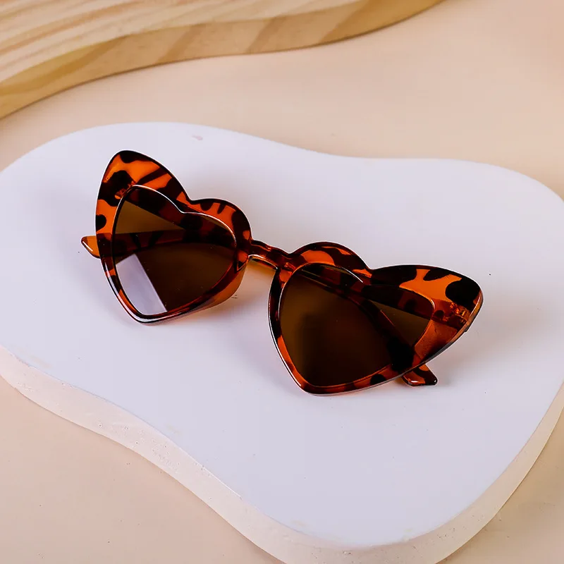 Lunettes de soleil forme de coeur - Image 6