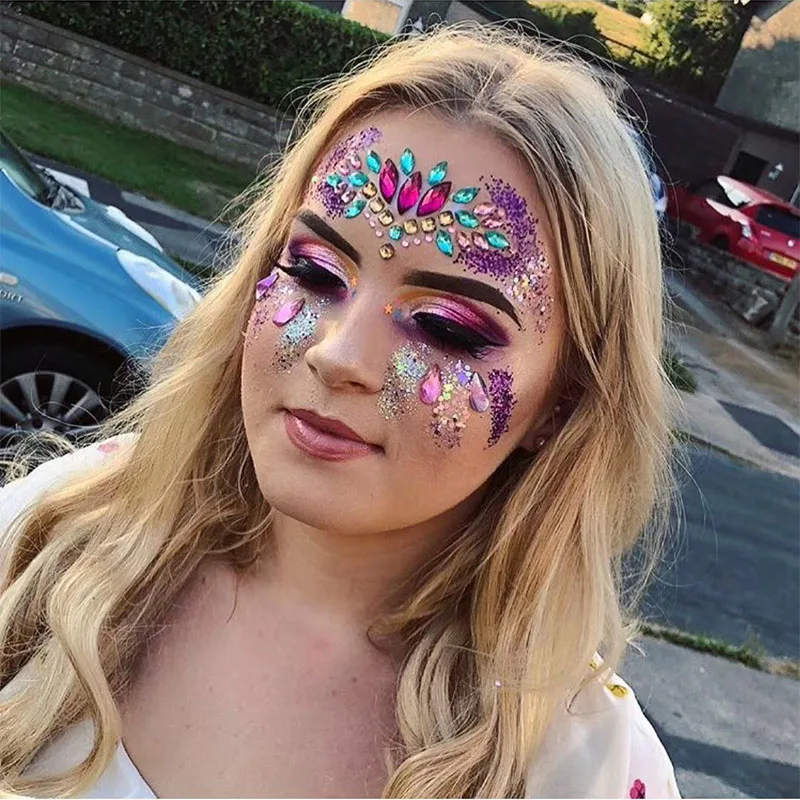 Maquillage Visage Rose Audacieux - Image 7